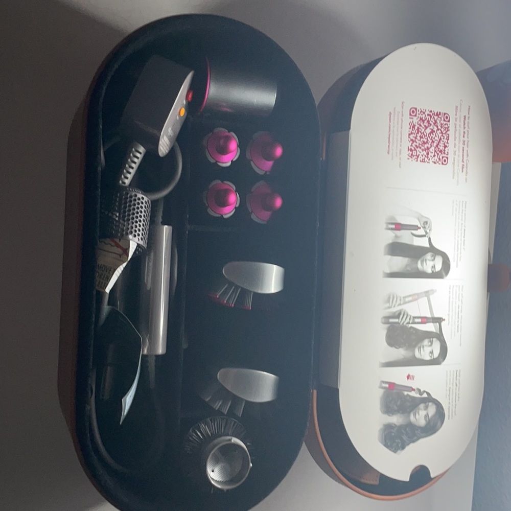 Dyson Airwrap styler- great condition